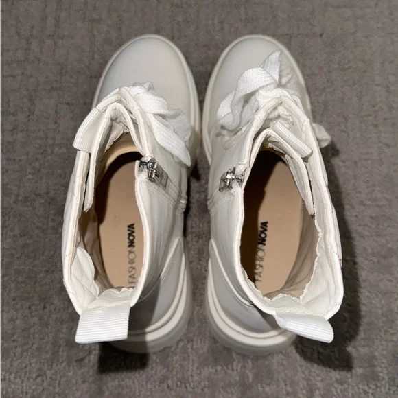 Fashion Nova White Oh You Heart Quilted Combat Boots - Size 7 - Picture 6 of 7